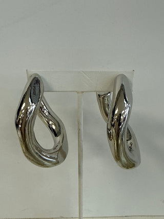 Twisted Curve Earring ✨