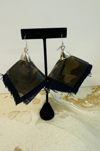 Cap Ruffle Earring