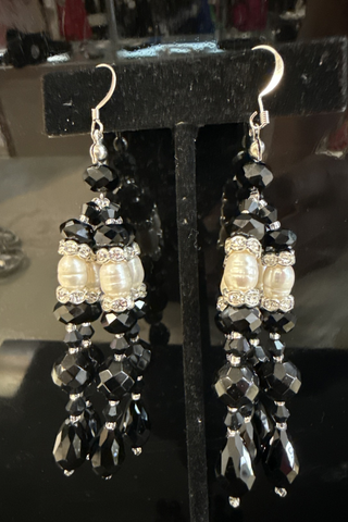Drip Pearl Midi Earrings 💧🤍✨