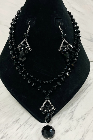 Jet Set Glam Necklace Set ✨🖤